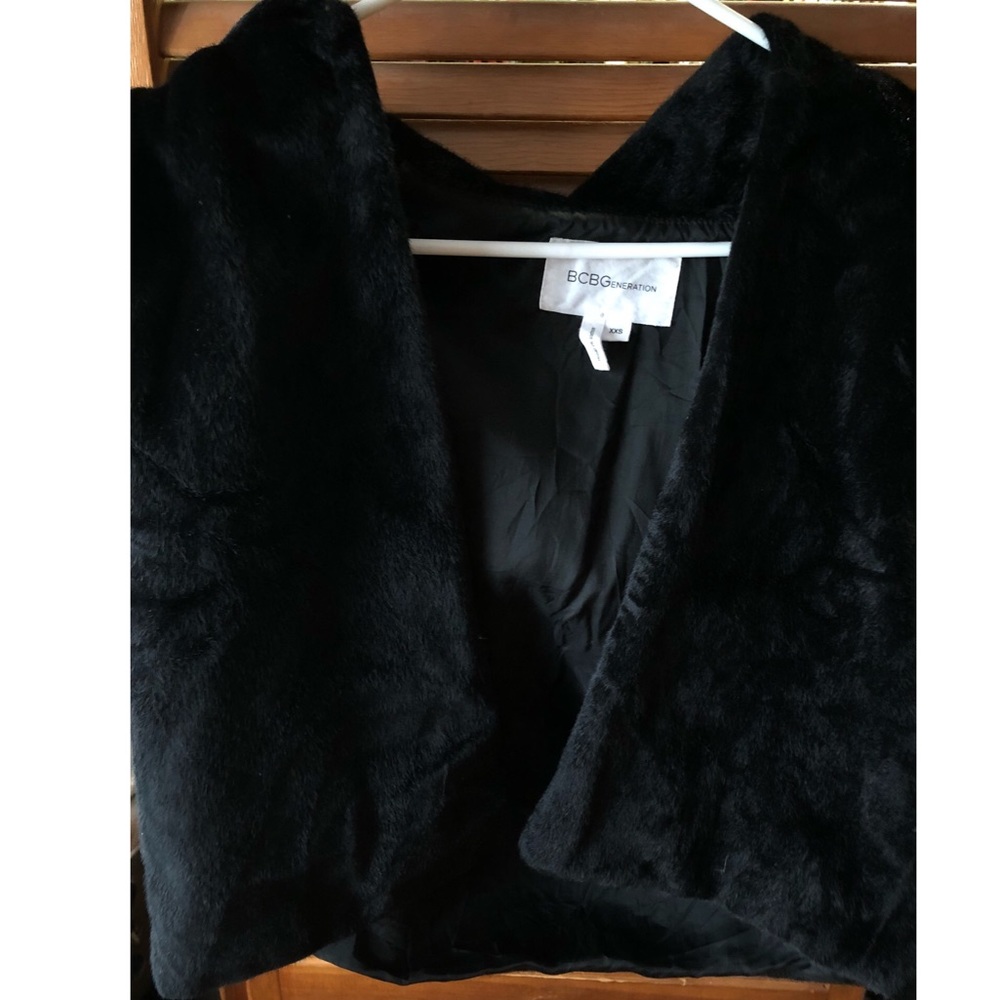 🍂🌸BCBG Faux Fur Sleeveless Jacket